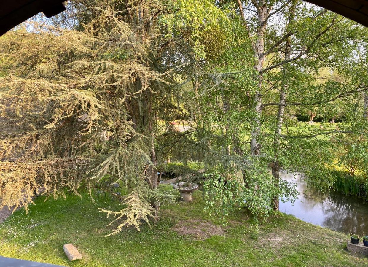 Le Moulin De Pasnel Bed & Breakfast Monteaux Exterior photo